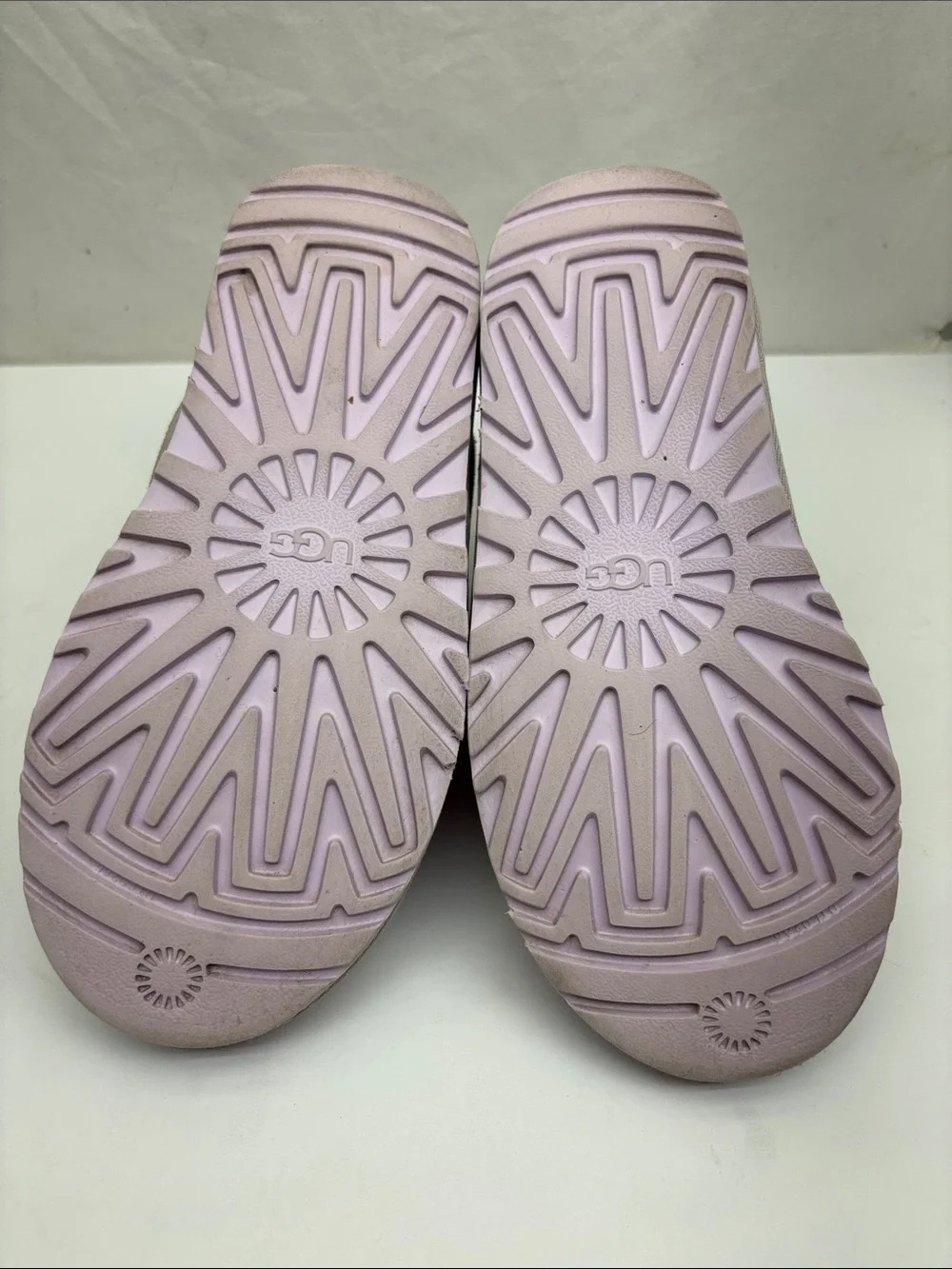 UGG Neumel lilac boots, SZ 6, box 1G